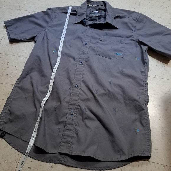 Quiksilver | Men's Gray Short button down short Sleeve Shirt - Picture 10 of 11
